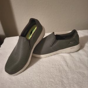 Women's Skechers Go Flex 2 Goga Max athletic shoes. Size 8.5